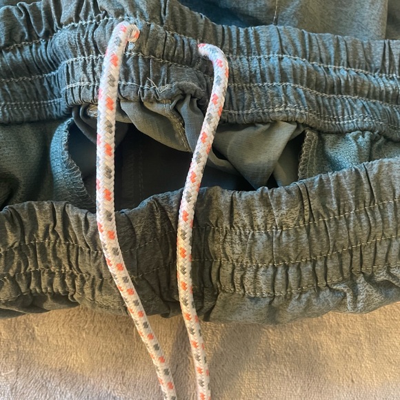 Womans Columbia Shorts - Picture 2 of 6